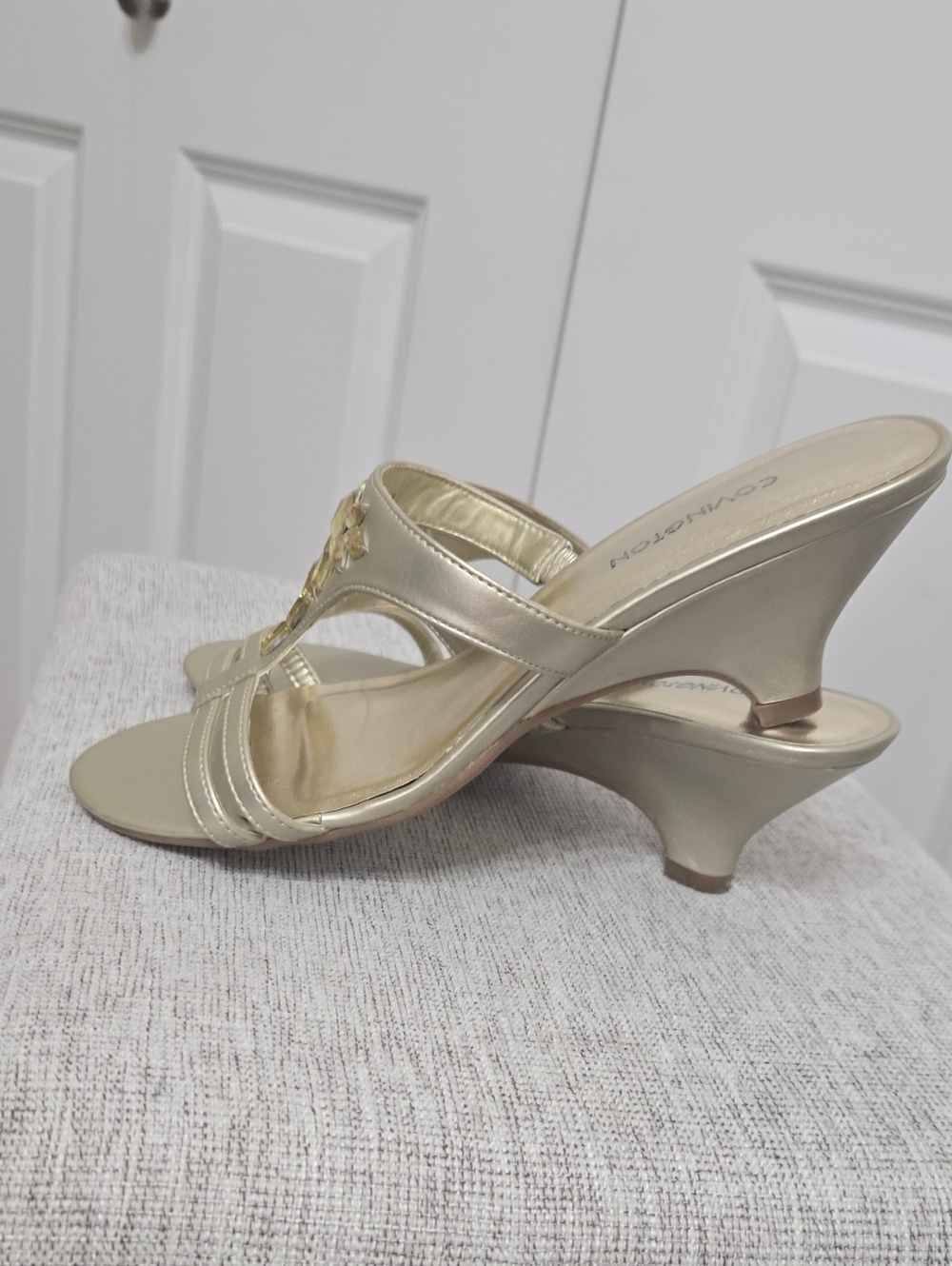 COVINGTON Metallic Gold Mid Heel Slide Mules SZ 7.5